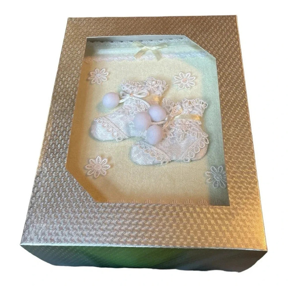 BABY PHOTO ALBUM EMBELLISHED WITH BOOTIES & FLOWERS - Picture 6 of 6